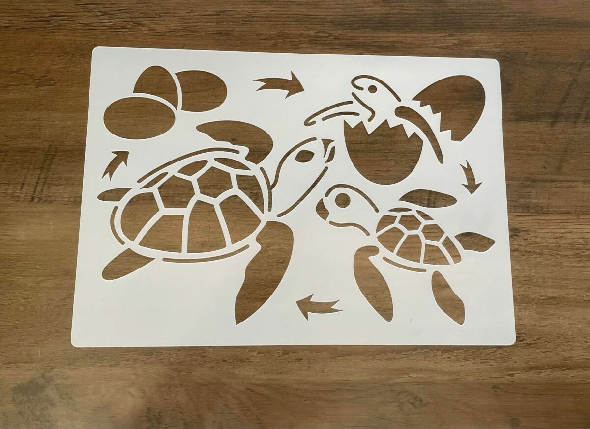 Figurines de coccinelle, papillon, grenouille, moustique, poulet